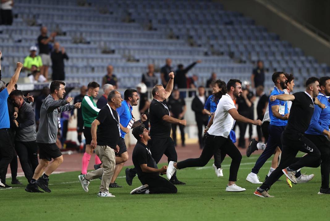 Hatayspor | Mücadeleyi bırakmadılar, ligde kaldılar:  Hatay'a armağan olsun 1